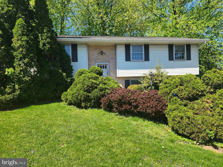 This property will be offered at Public Auction on Thursday, June 5, 2025 @ 6pm.  The listing price is the opening bid only and in no way reflects the final sale price.  10% down due at auction, 2% transfer tax to be paid by the purchaser, real estate taxes prorated. This well-located bi-level home is situated at the end of a cul-de-sac in a quiet neighborhood and offers easy access to Routes 722, 30 and 322. The upper level of this home features a cozy living room, an open kitchen and dining space, three bedrooms and a full bathroom. The lower level hosts a family room with a wood stove, a powder room, and offers access to the attached oversized 1-car garage. Additional amenities include hardwood floors, mature landscaping with large shade trees in the backyard as well as an outdoor deck. 
While this home is in need of cosmetic updating, it offers great potential!