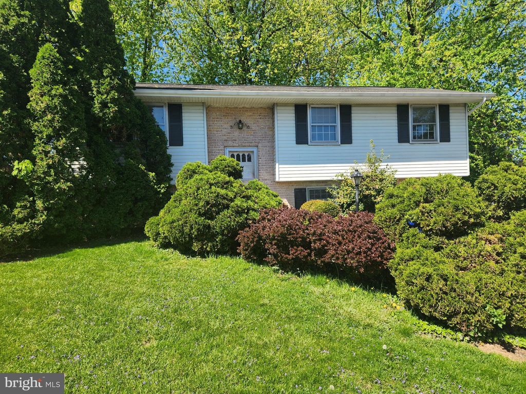 Photo of 12 Circle View Drive, LEOLA, PA 17540 (MLS # PALA2069050)