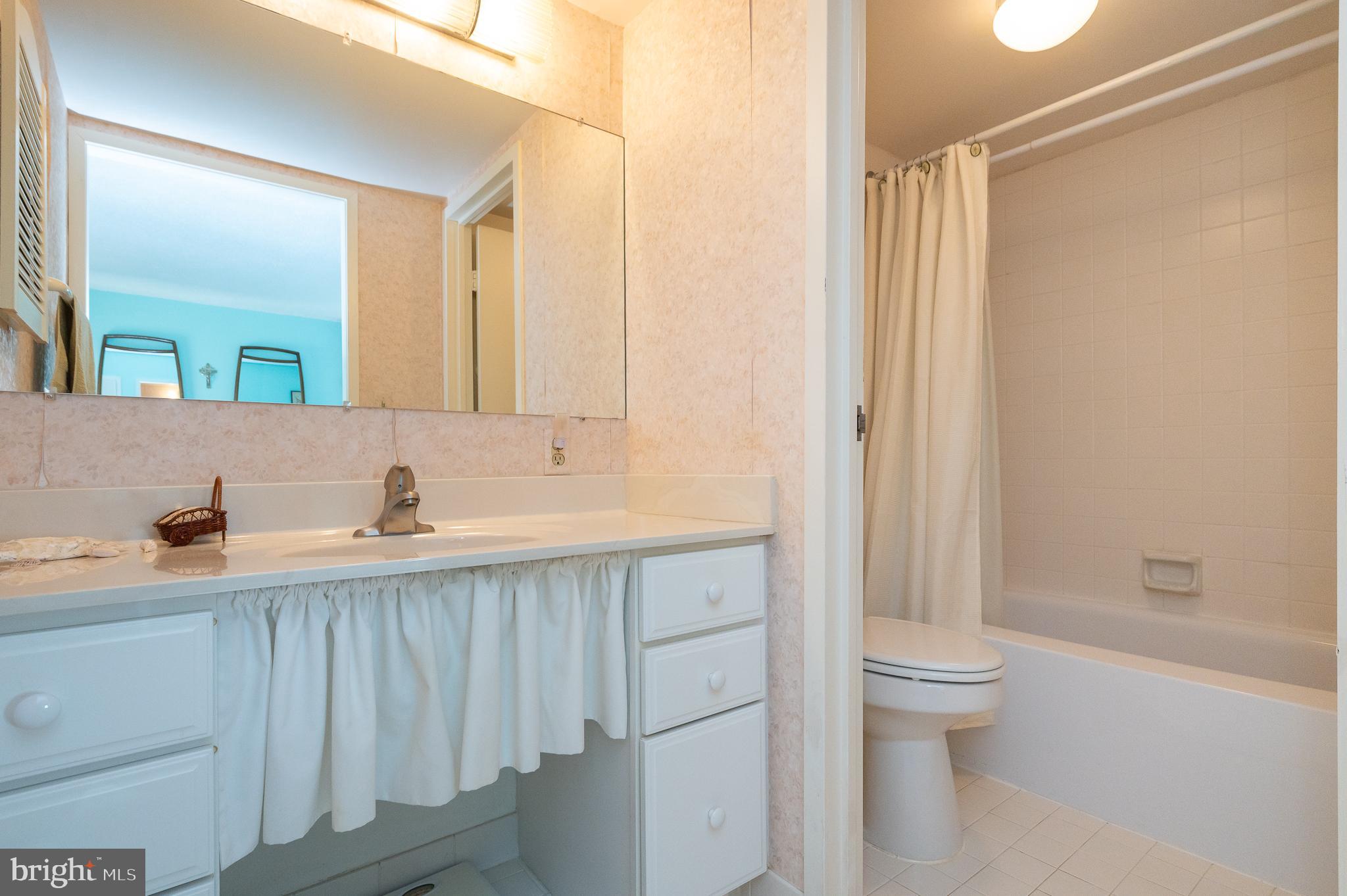 RIDGELY TOWSON CENTER - Residential