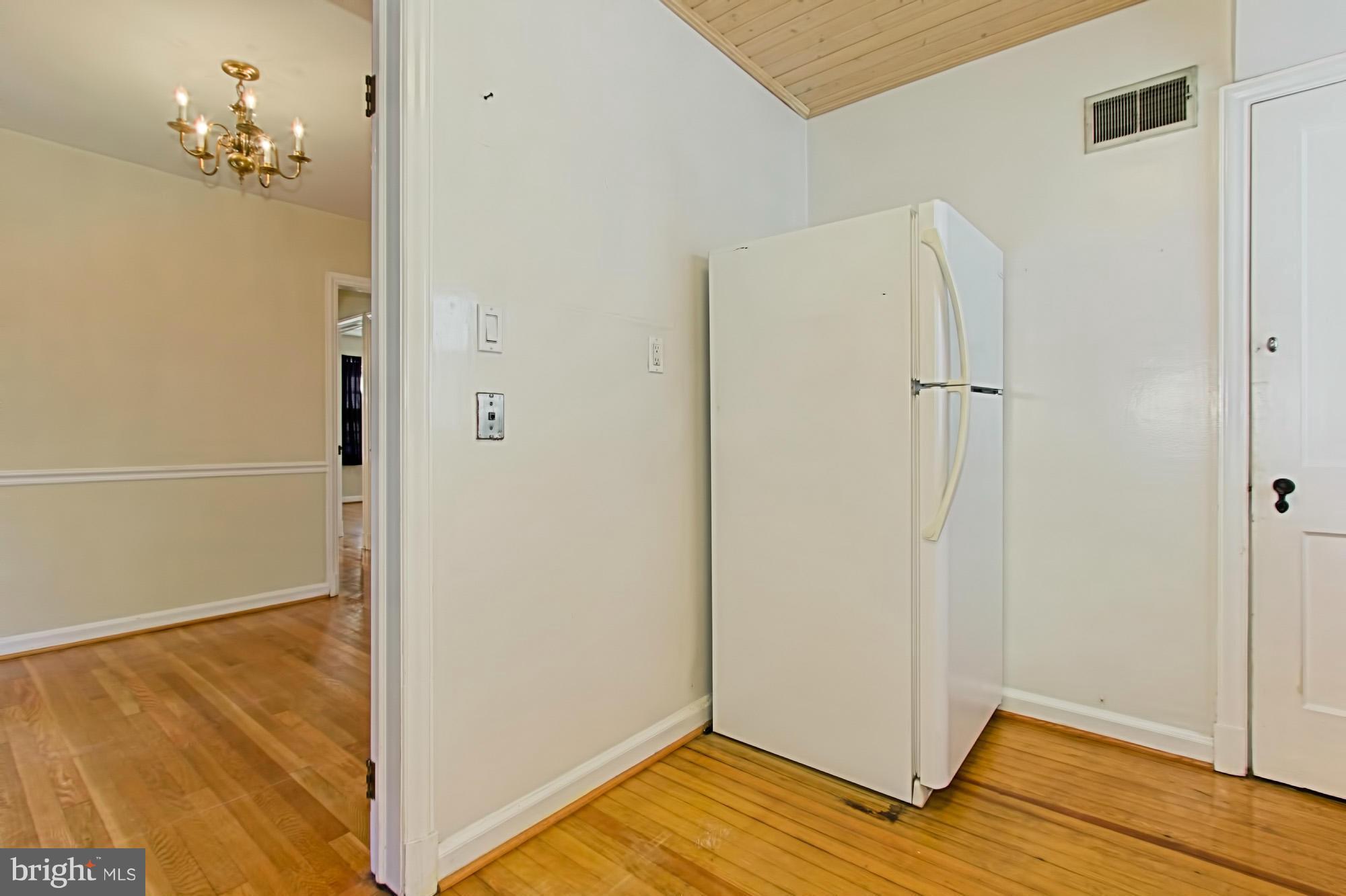 ADDISON HEIGHTS - Residential Lease