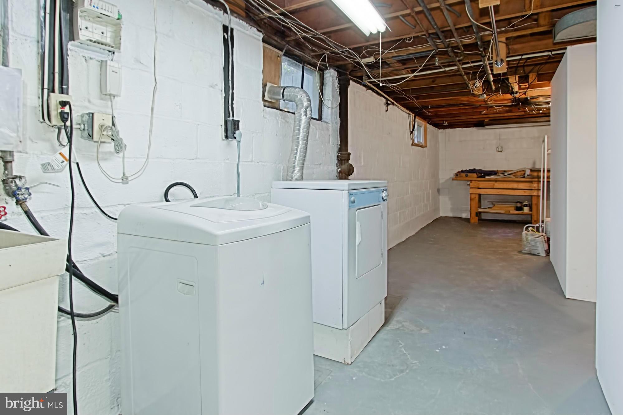 ADDISON HEIGHTS - Residential Lease