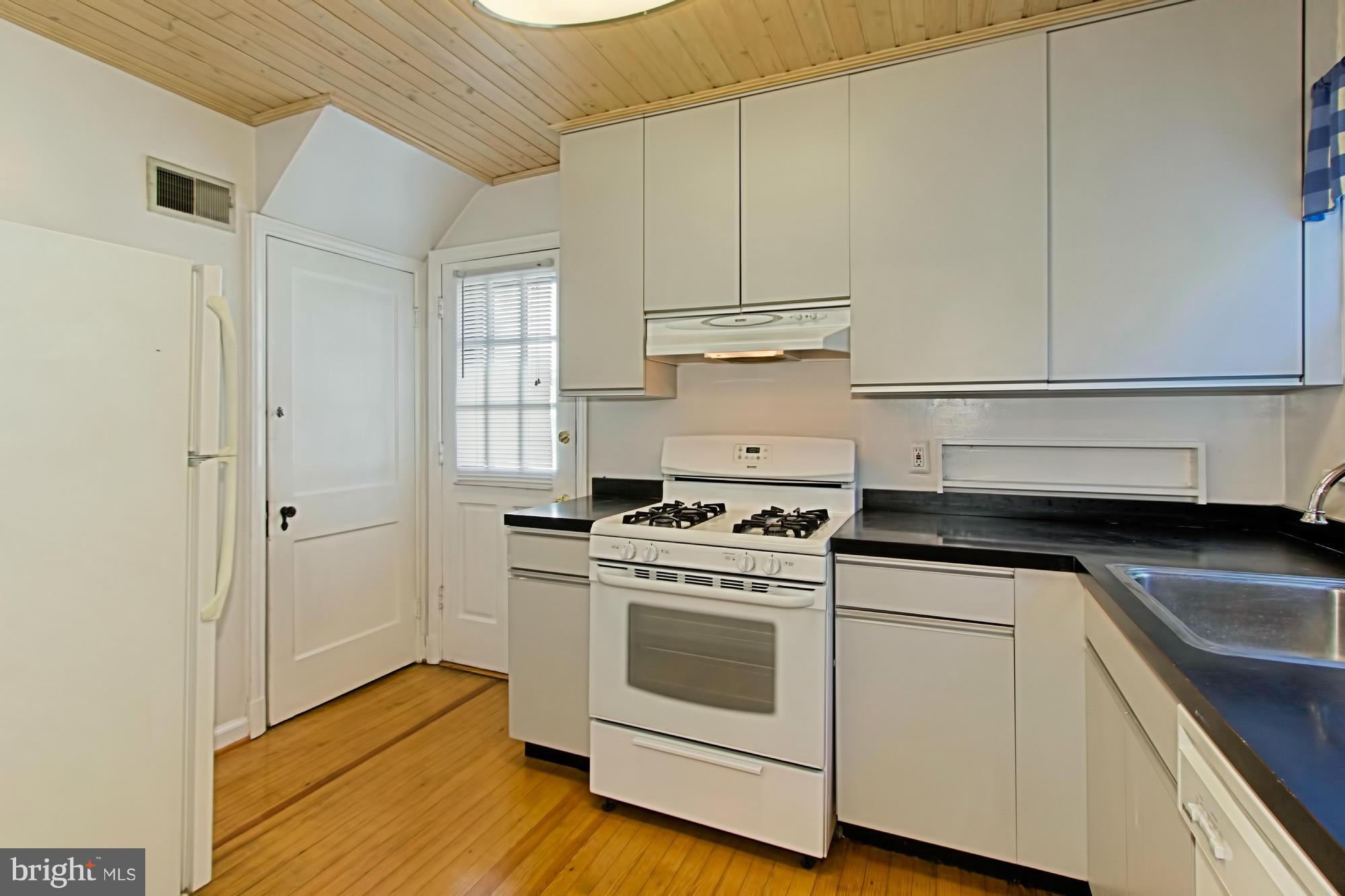 ADDISON HEIGHTS - Residential Lease