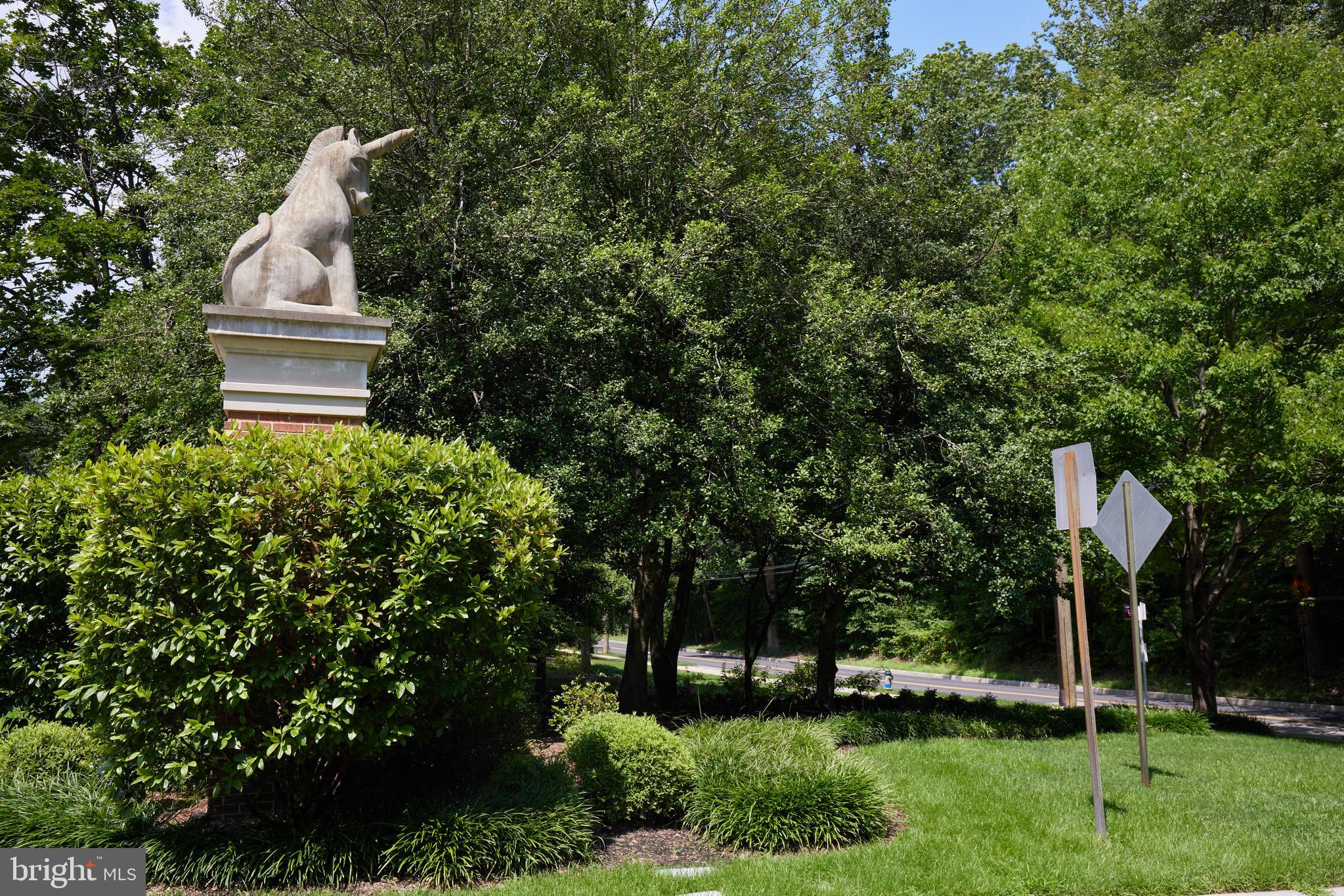 2712 UNICORN LANE NW