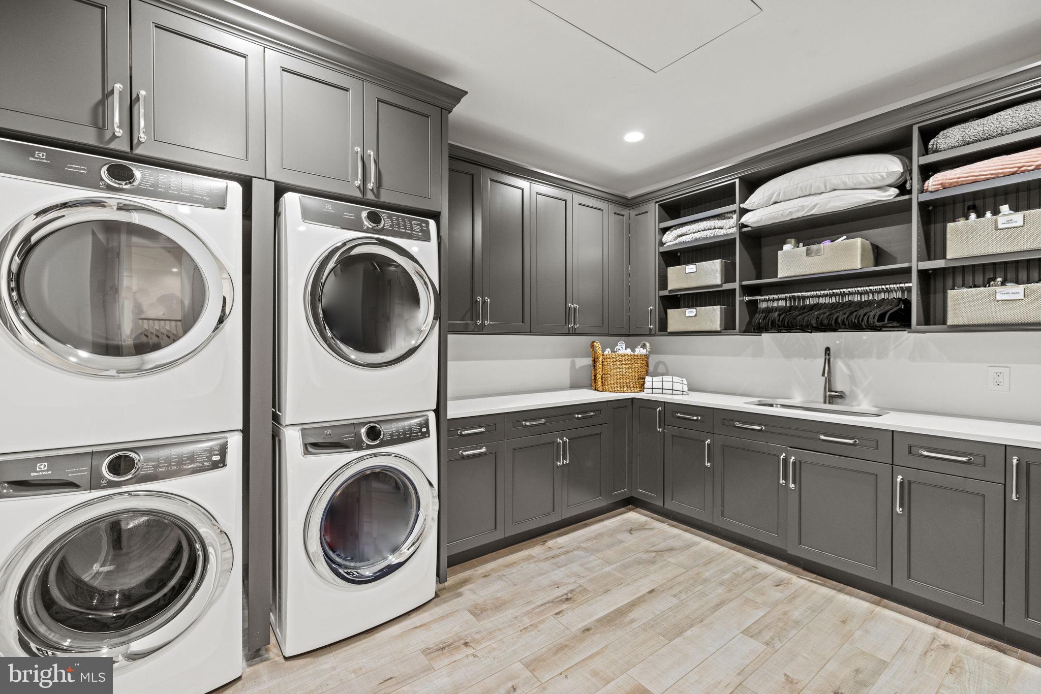 POTOMAC VILLAGE - Residential