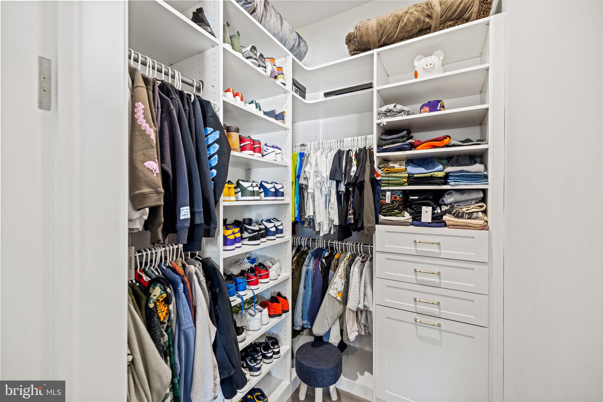 POTOMAC VILLAGE - Residential