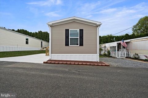 11 WOODLAND LANE MERTZTOWN PA 19539