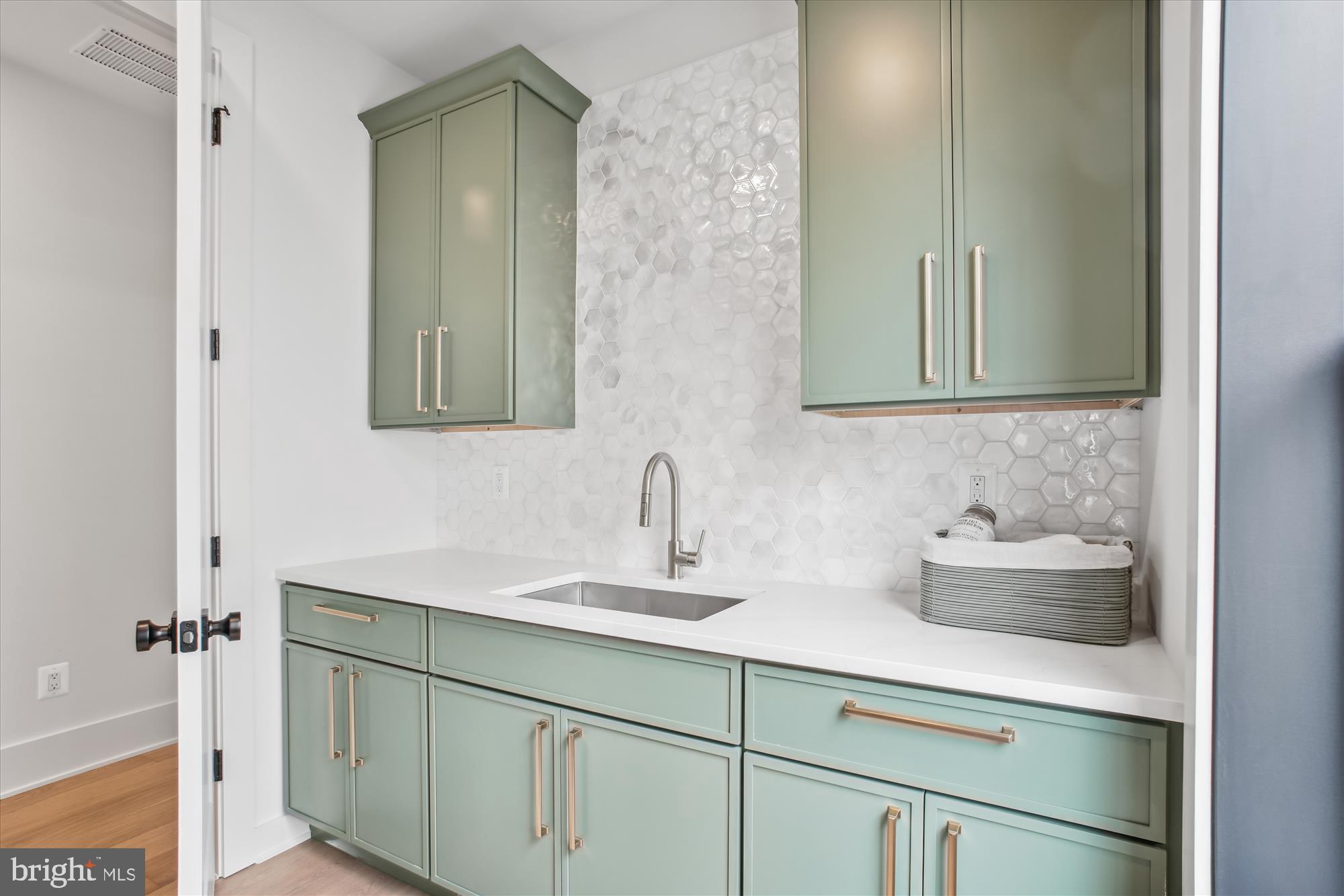 HALEMHURST - Residential