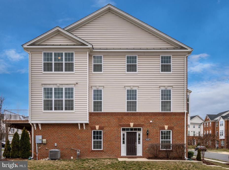 LOUDOUN VALLEY ESTATES 2 - Residential Lease