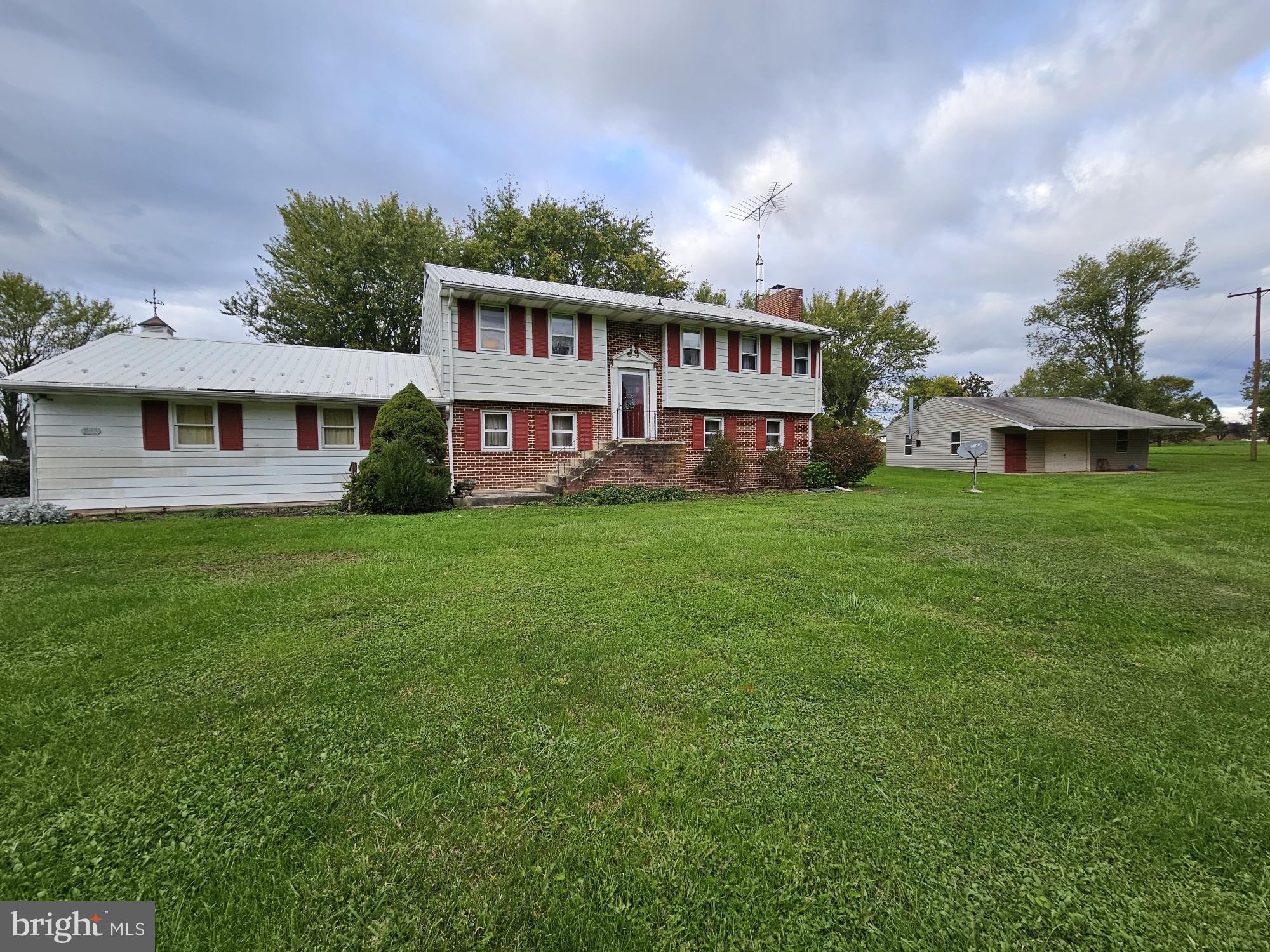 Convenient to York and Hanover this nearly 6 acres of country living is a great find.  Kitchen appliances included.  2 exterior storage buildings,  above ground pool and deck. Updated bathroom 2000.   Home is part of an estate and  being sold as is. Septic pumped 2021. Possible farmette.
Great location for dog kennels, goats or horses