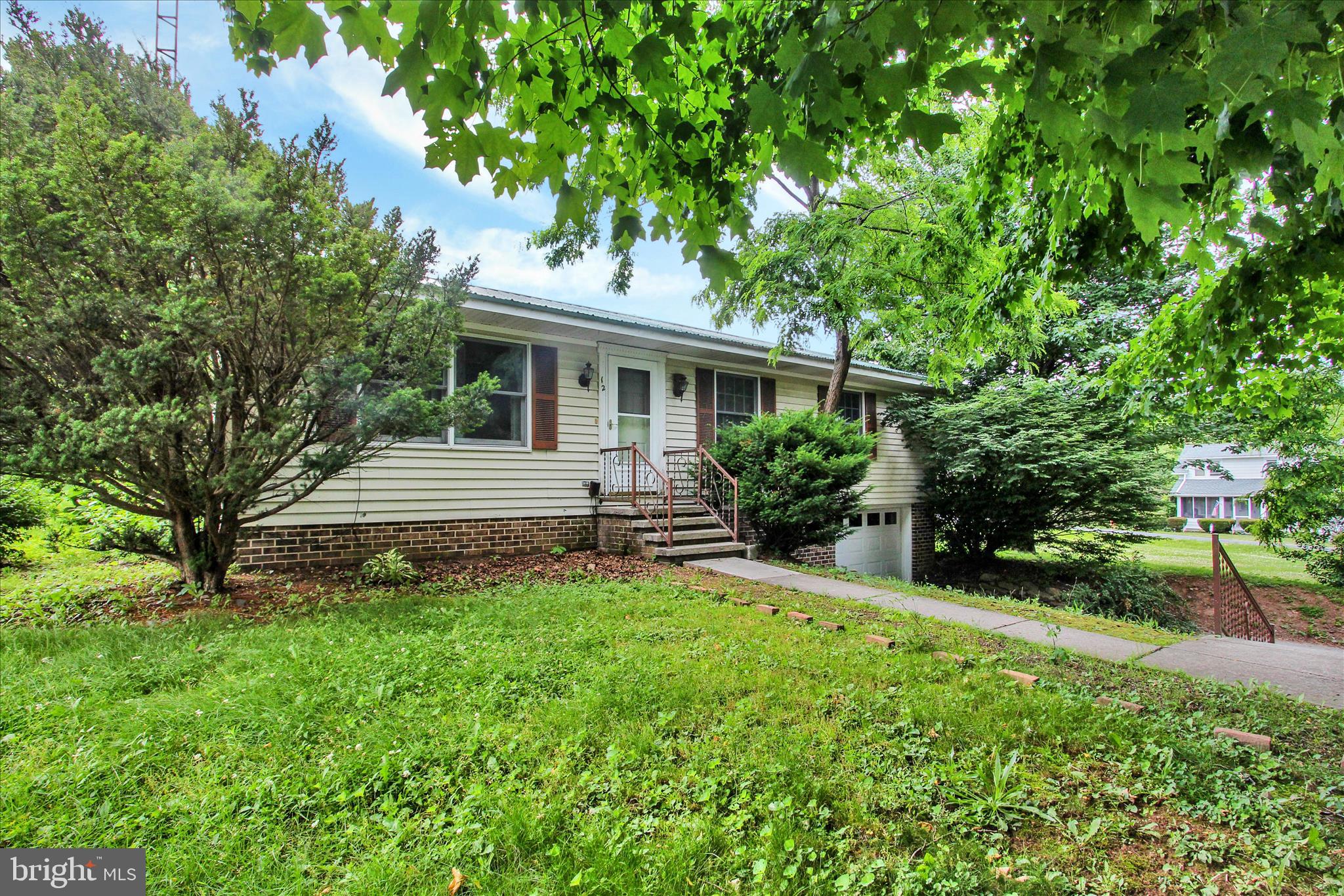 12 APPLE LANE