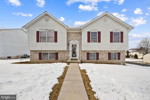 Homes For Sale - 11 Yorktowne Court<br/> LITTLESTOWN, PA 17340