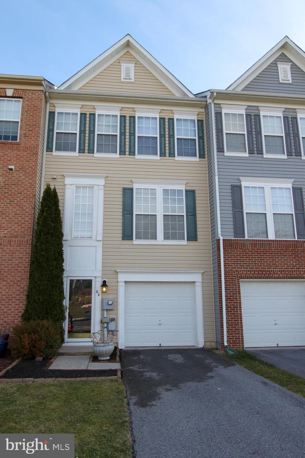 Renovated Town home next to the 3 newest Schools in Berkeley Co.Full top to bottom paint job, new Kitchen floor, All new LG Stainless appliances and Baths have Ceramic tile surrounds.Deck with stairs in Rear and Opener on Garage door.
Pets are ok on a case by case basis.
To schedule a self showing, please go to our website and click 'Homes for Rent' and locate the home and click 'Schedule Showing'
Note: A photo ID and debit/credit card is required to schedule a showing so please have those items available before scheduling through Rently.