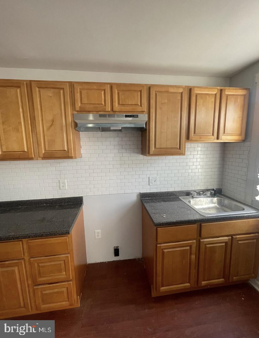 ELMWOOD PARK - Residential Lease