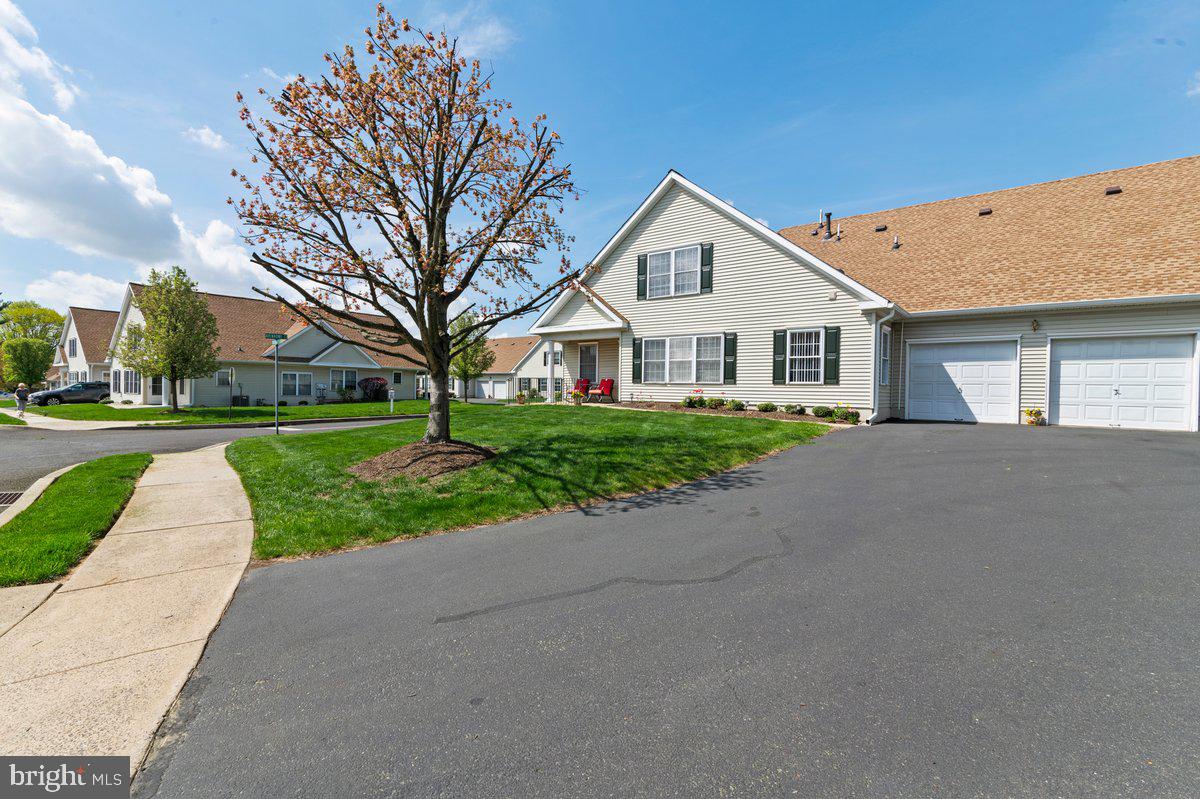2 AVENROWE COURT
