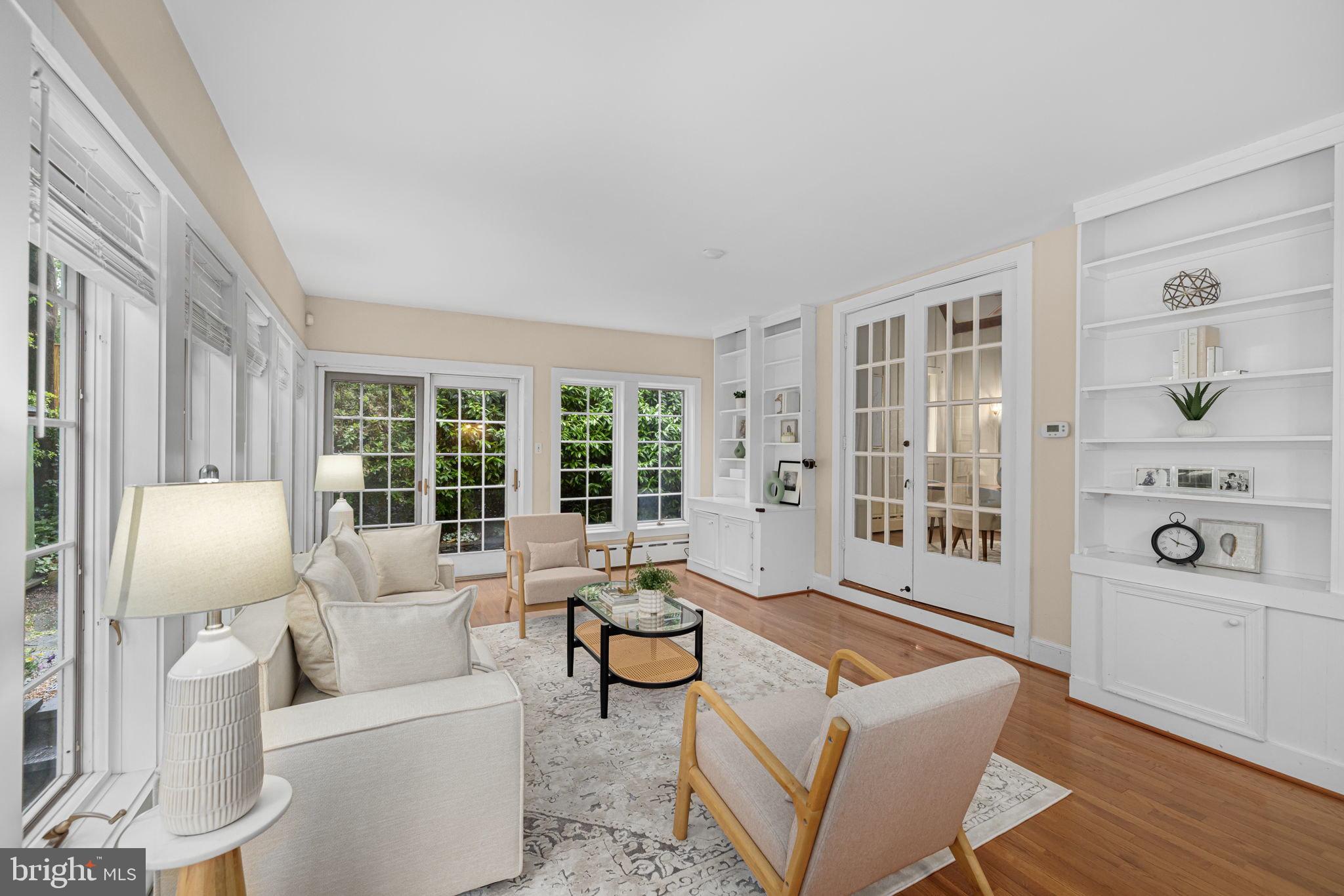 COUNTRY CLUB HILLS - Residential