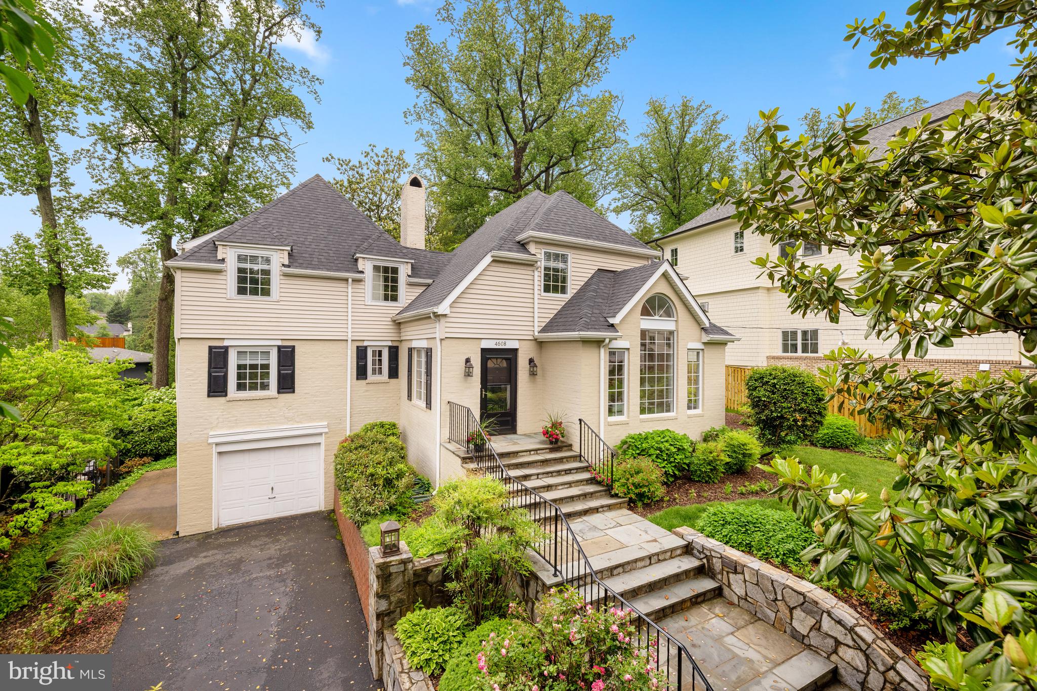 COUNTRY CLUB HILLS - Residential