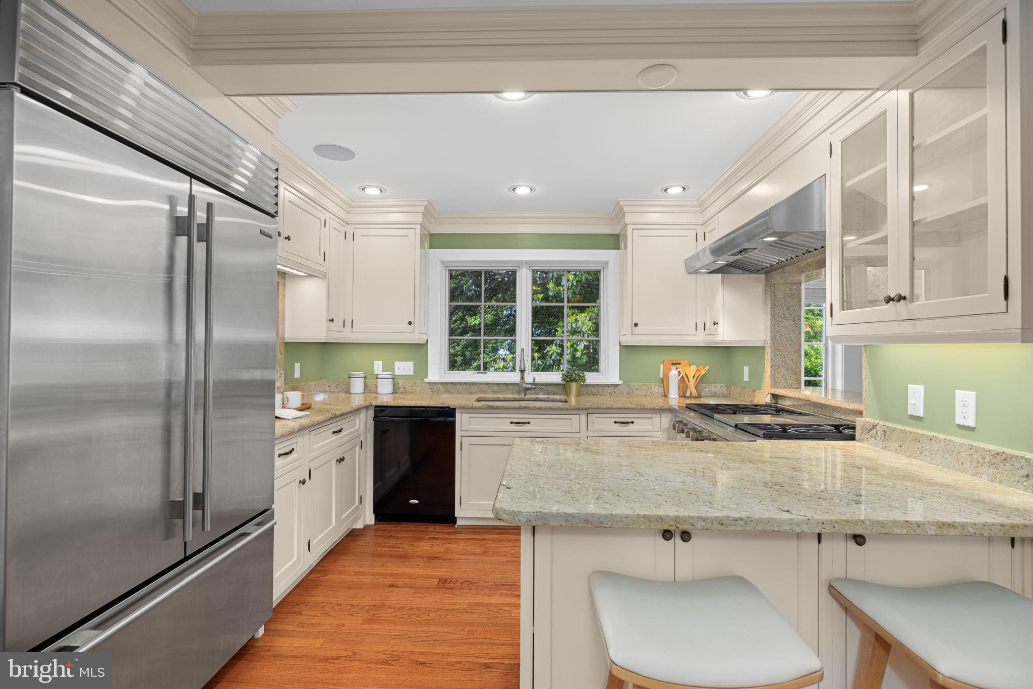 COUNTRY CLUB HILLS - Residential