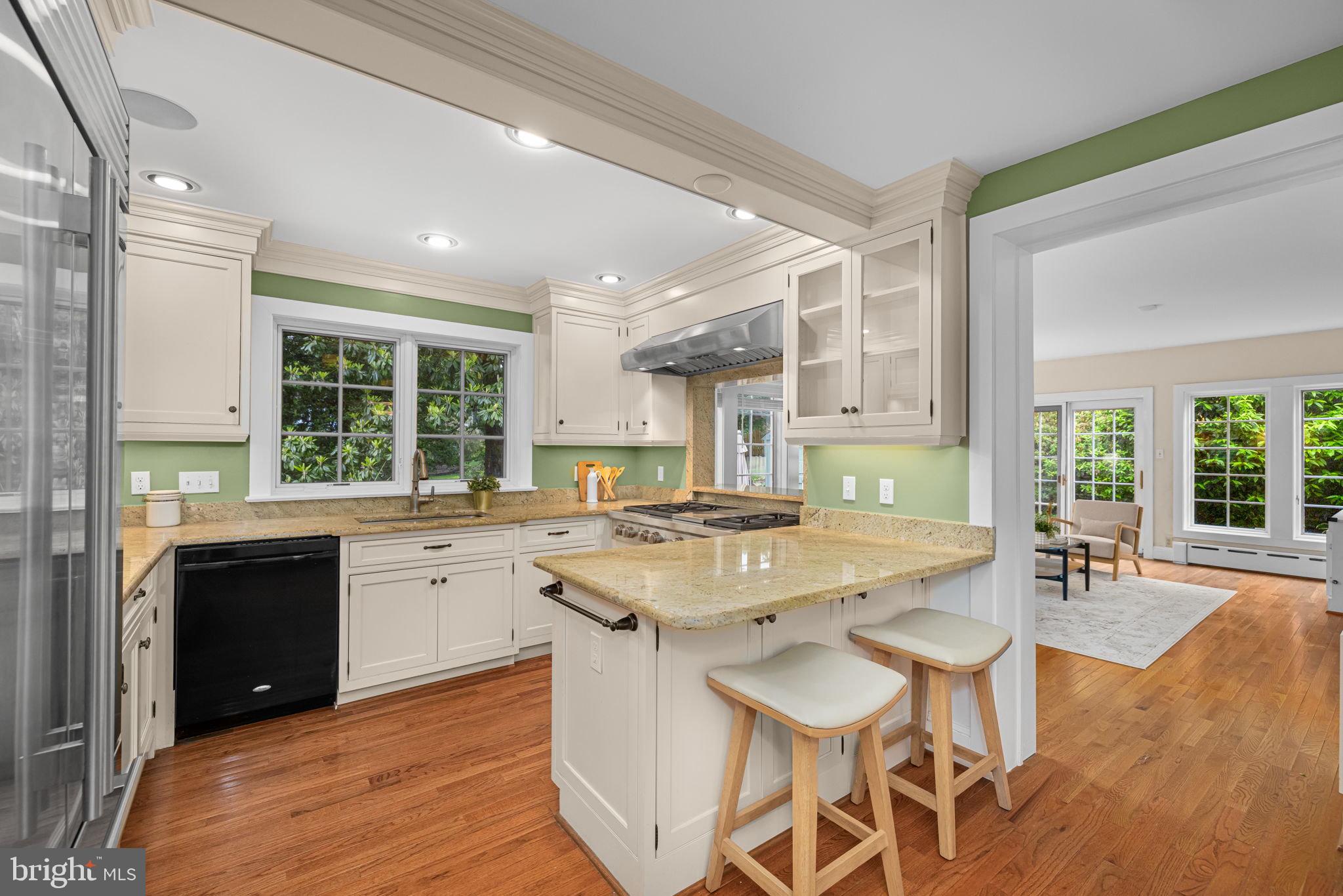 COUNTRY CLUB HILLS - Residential