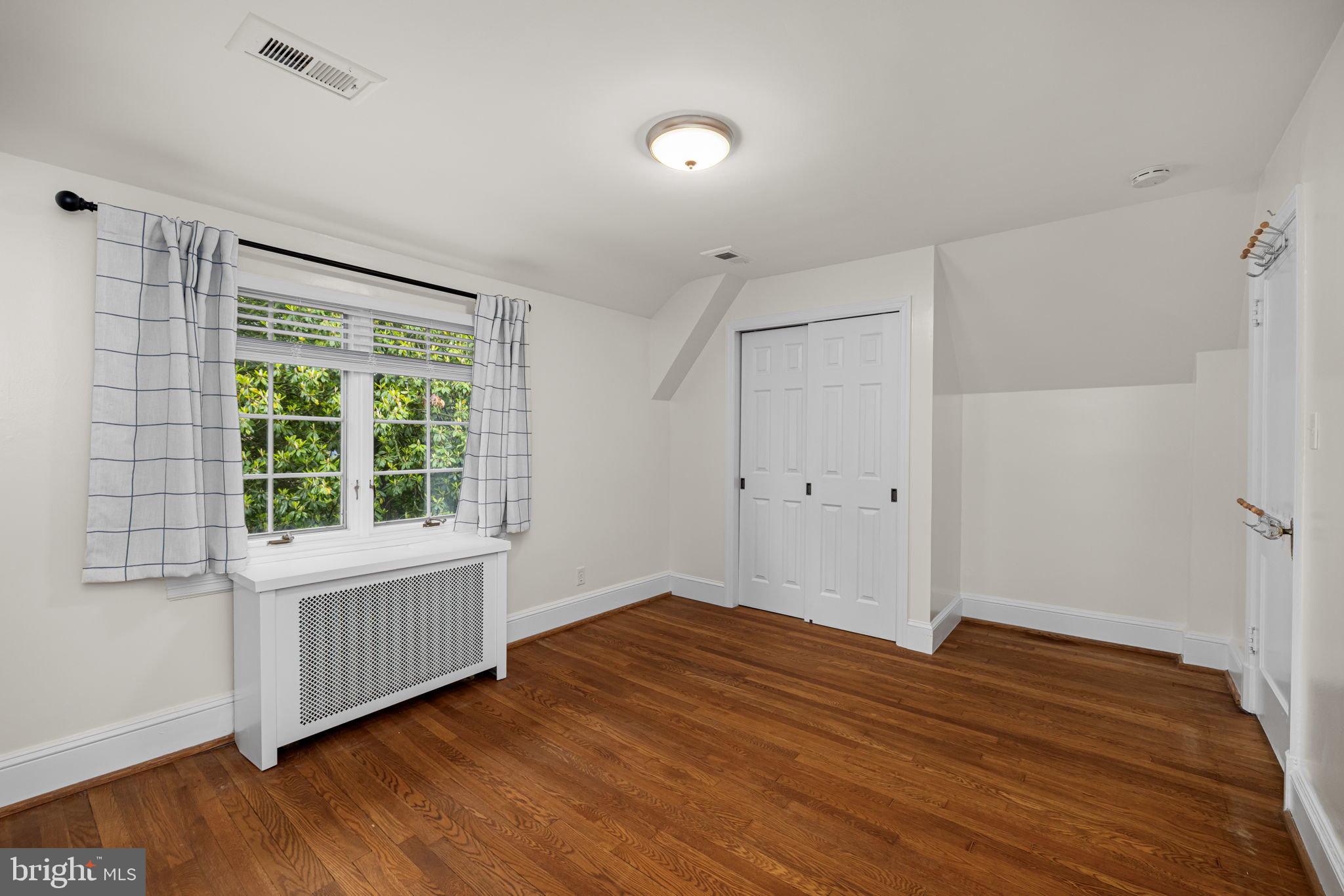 COUNTRY CLUB HILLS - Residential