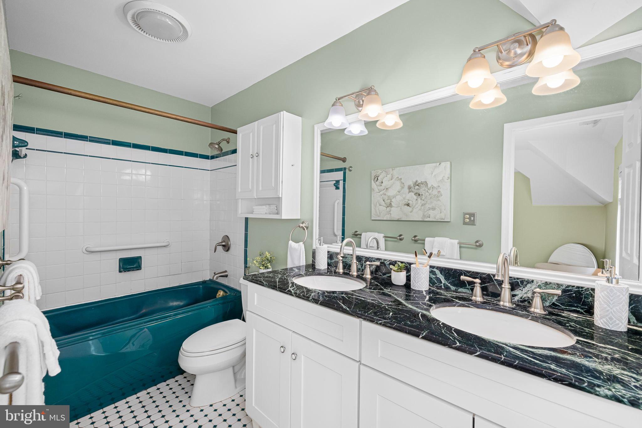 COUNTRY CLUB HILLS - Residential