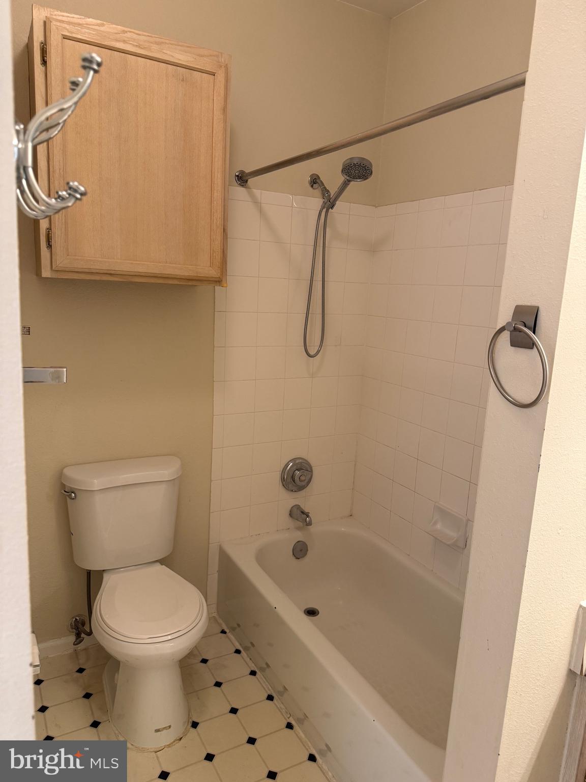 GATES OF MCLEAN - Residential Lease