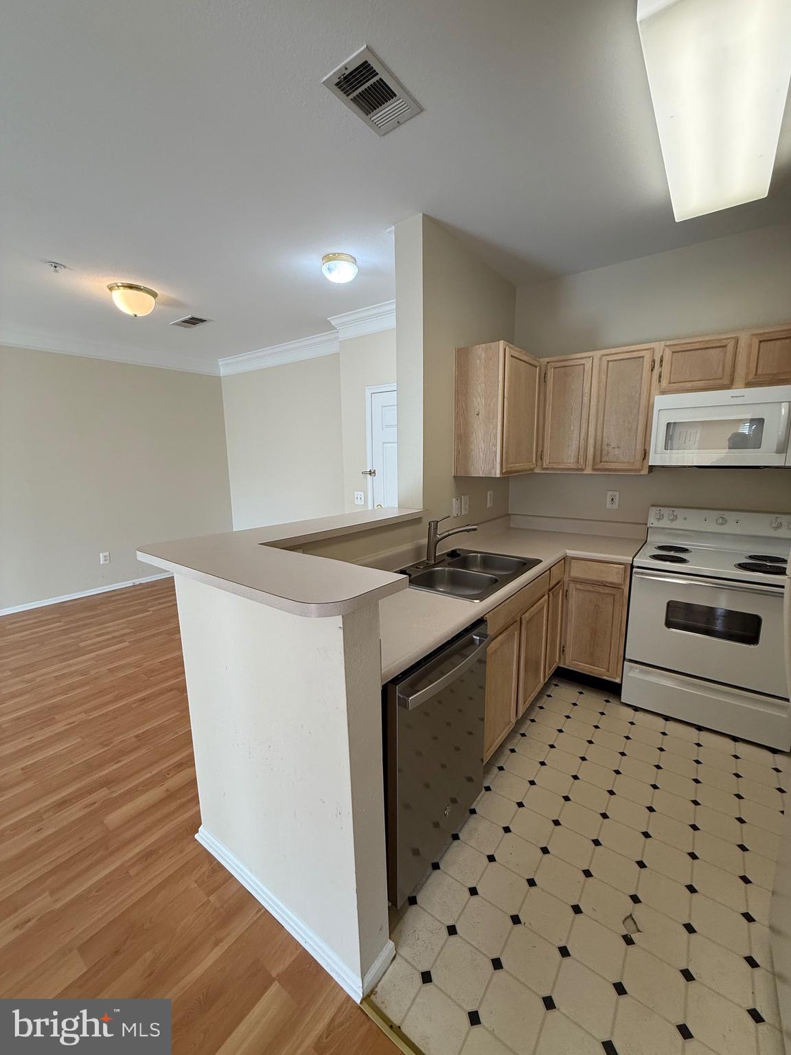 1601 SPRING GATE DRIVE 1212