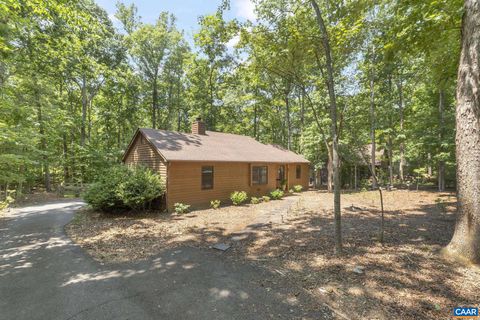 6 AXLE TREE RD PALMYRA VA 22963