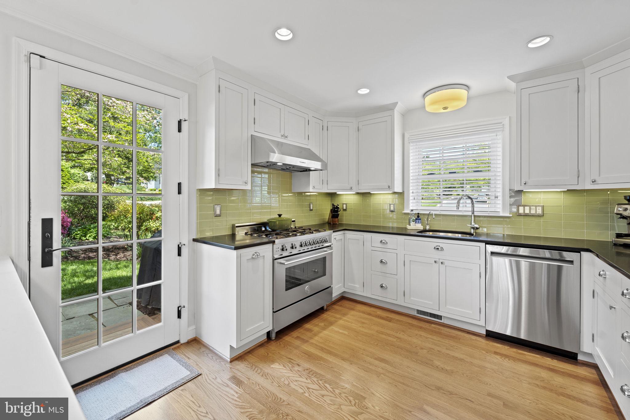 MARY KNOLLS - Residential