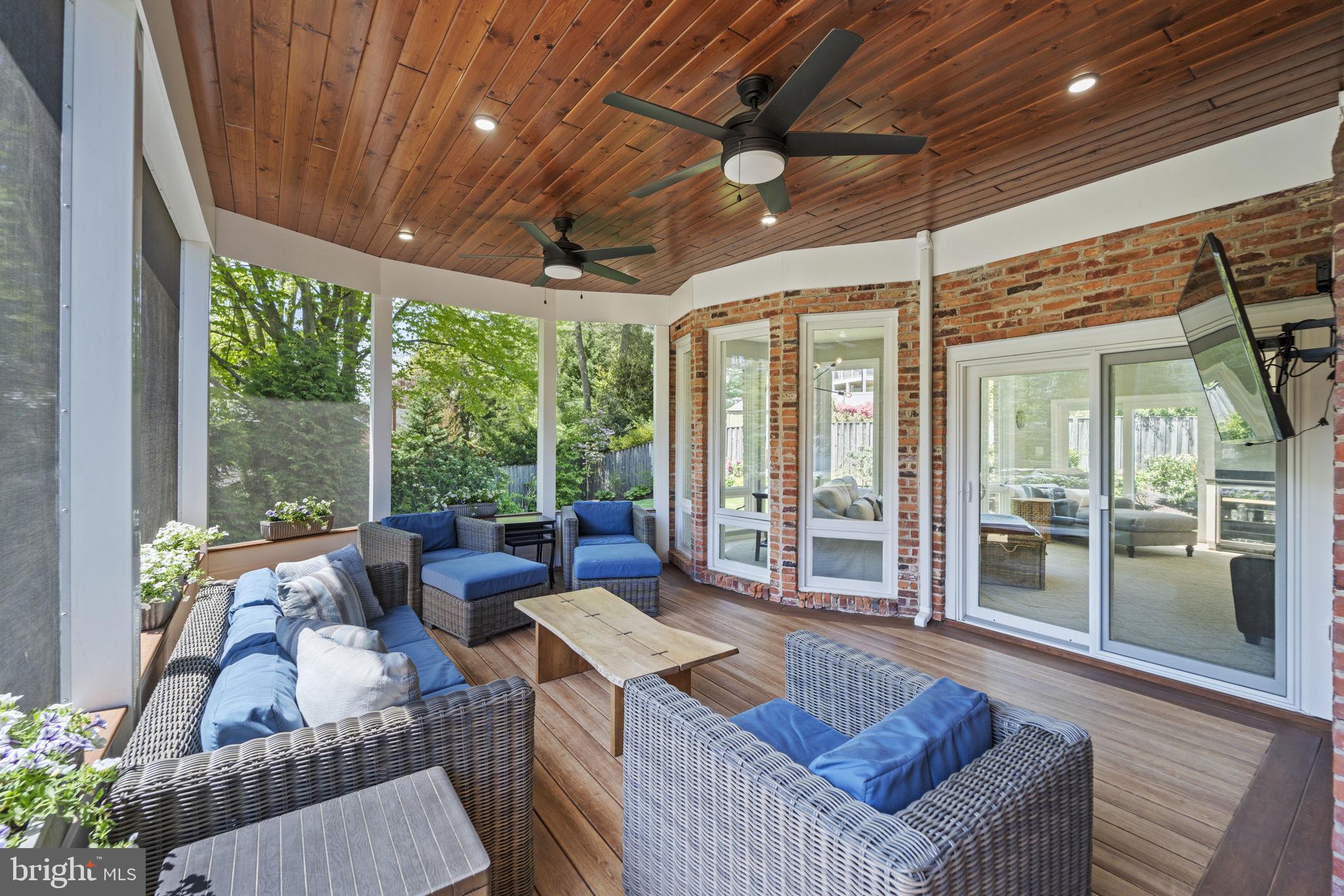 MARY KNOLLS - Residential