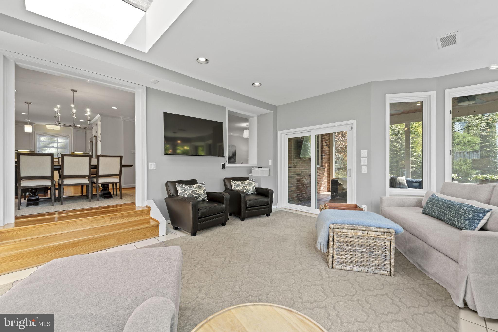 MARY KNOLLS - Residential