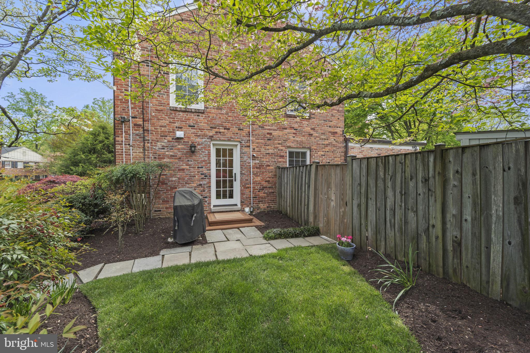 MARY KNOLLS - Residential