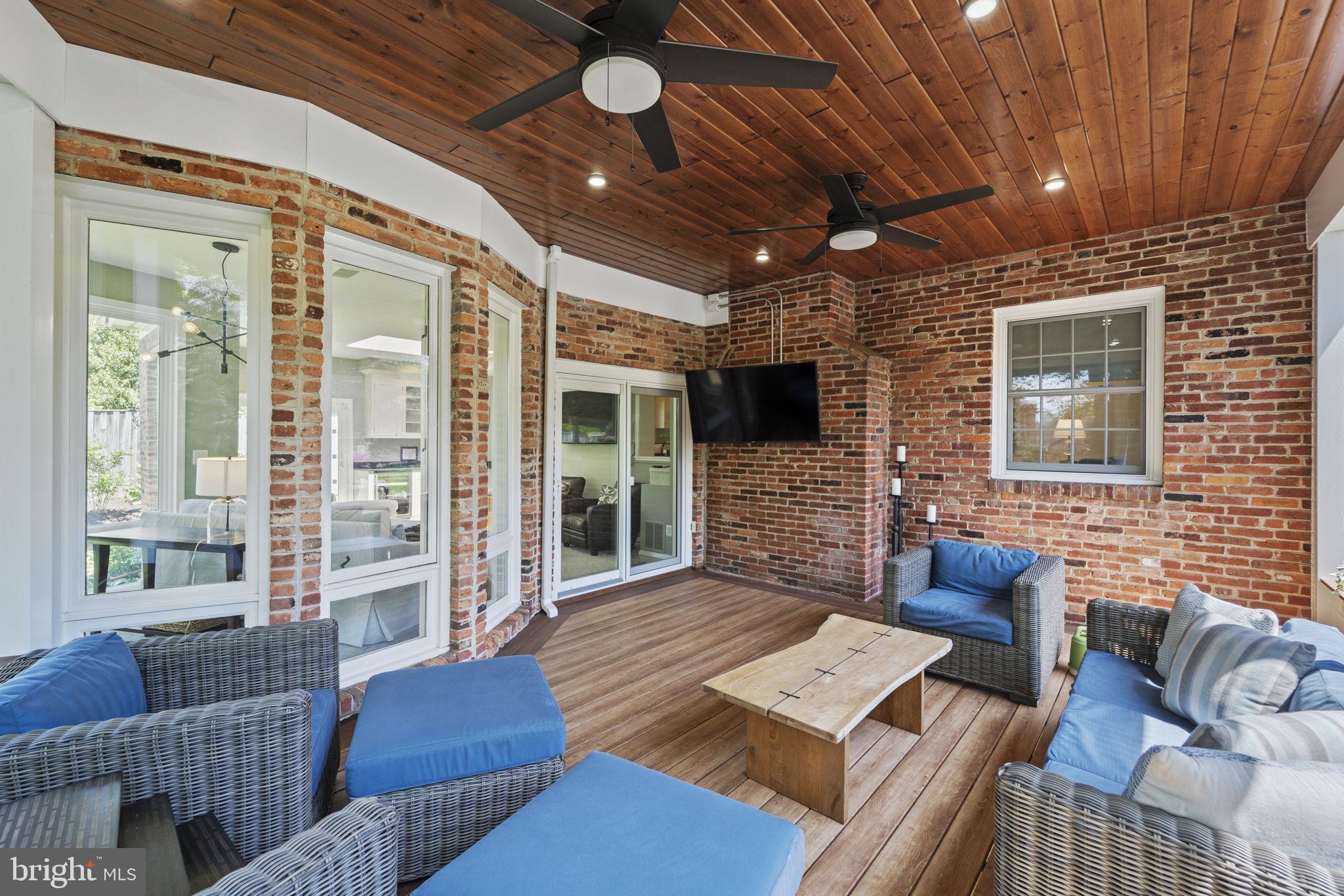 MARY KNOLLS - Residential