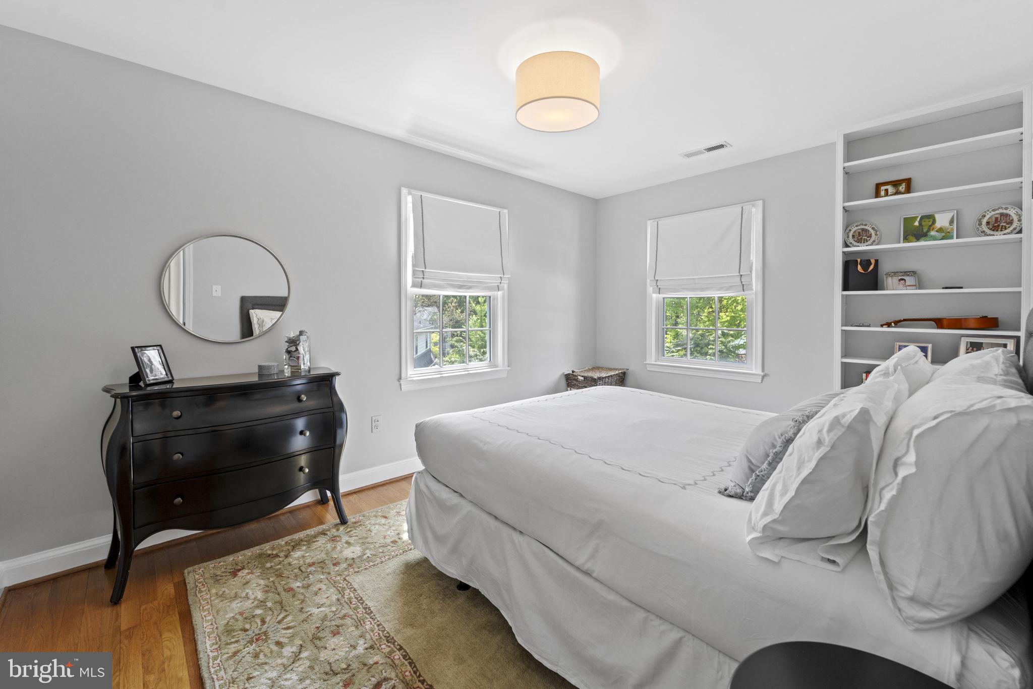 MARY KNOLLS - Residential