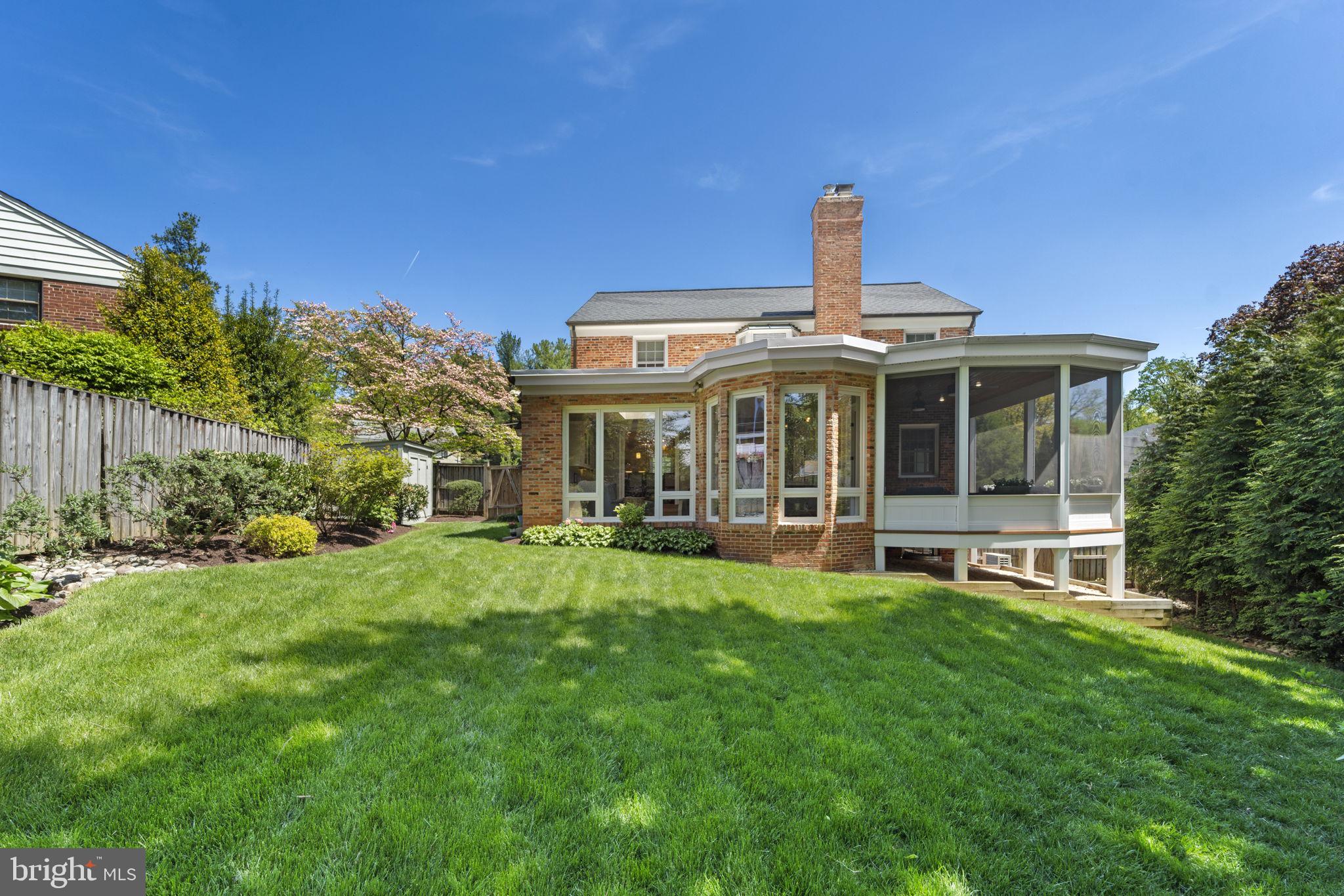 MARY KNOLLS - Residential