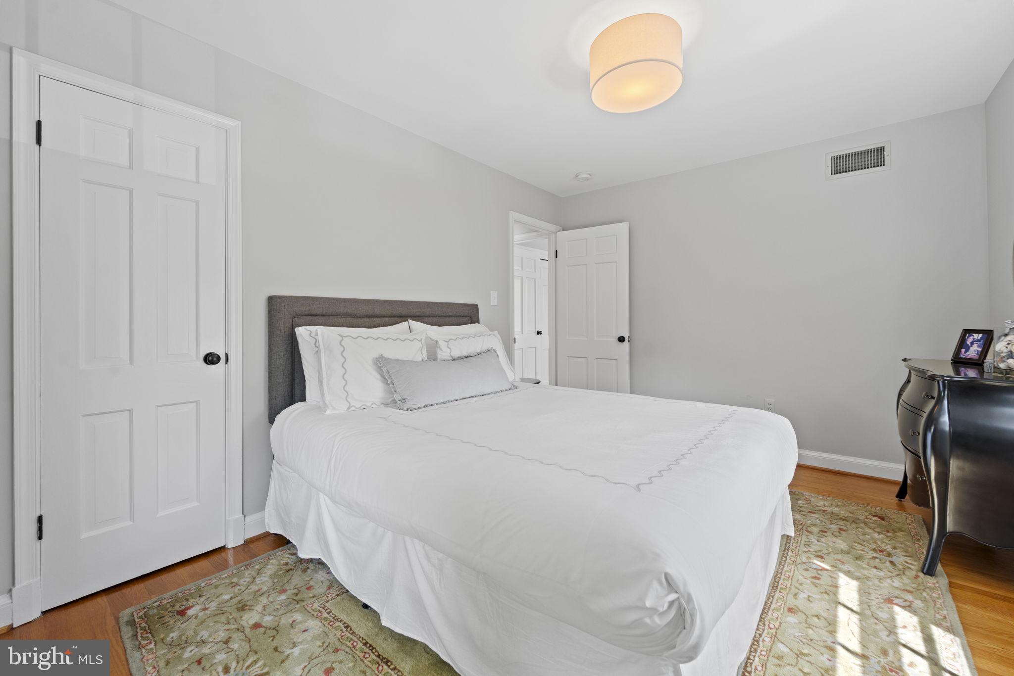 MARY KNOLLS - Residential