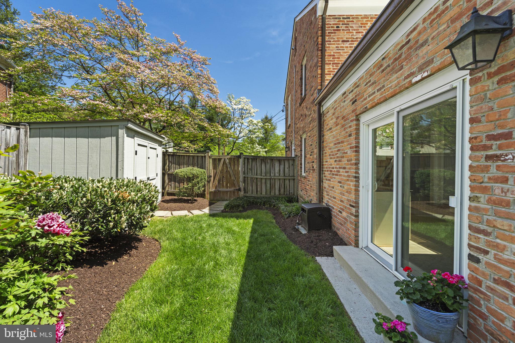 MARY KNOLLS - Residential