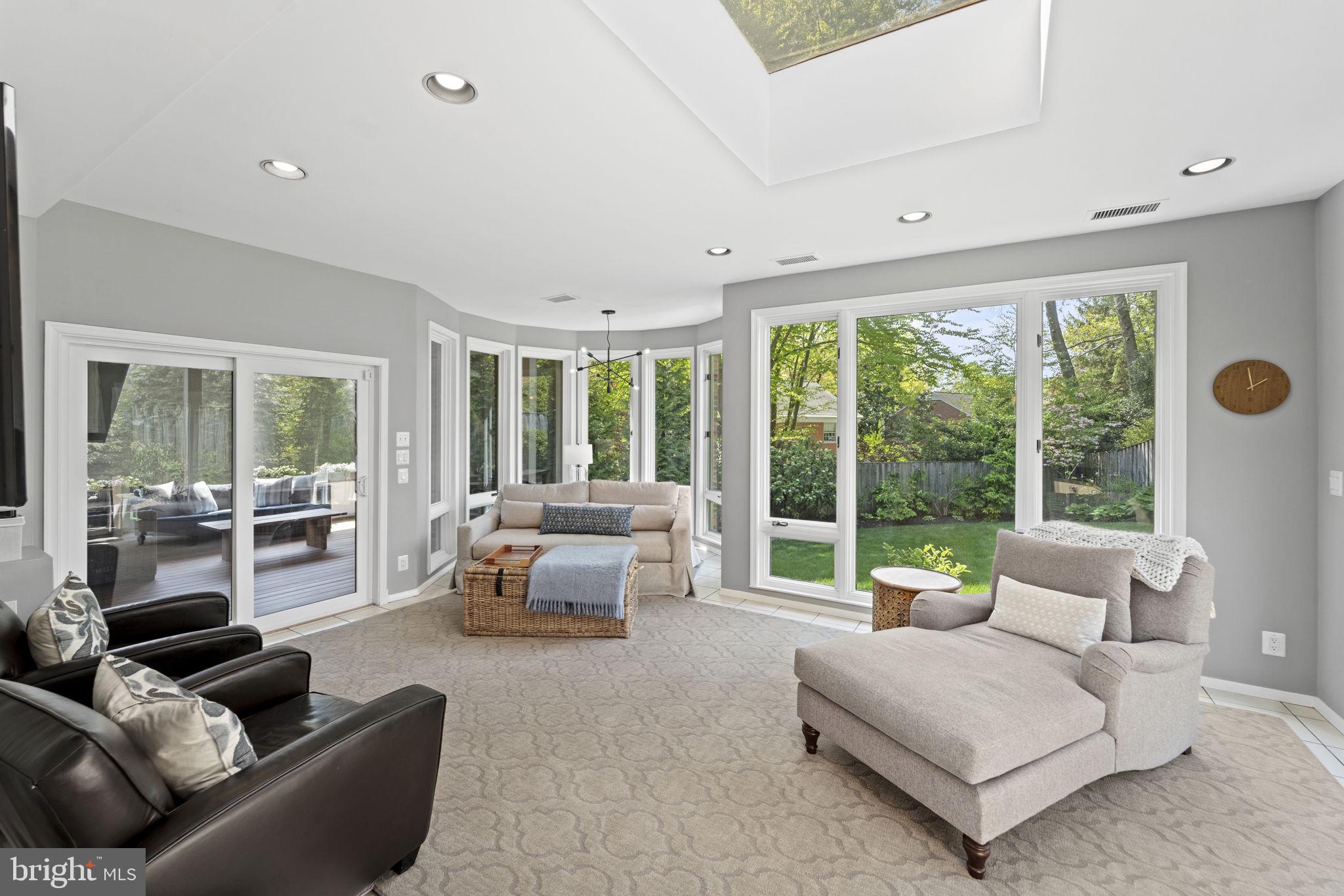 MARY KNOLLS - Residential