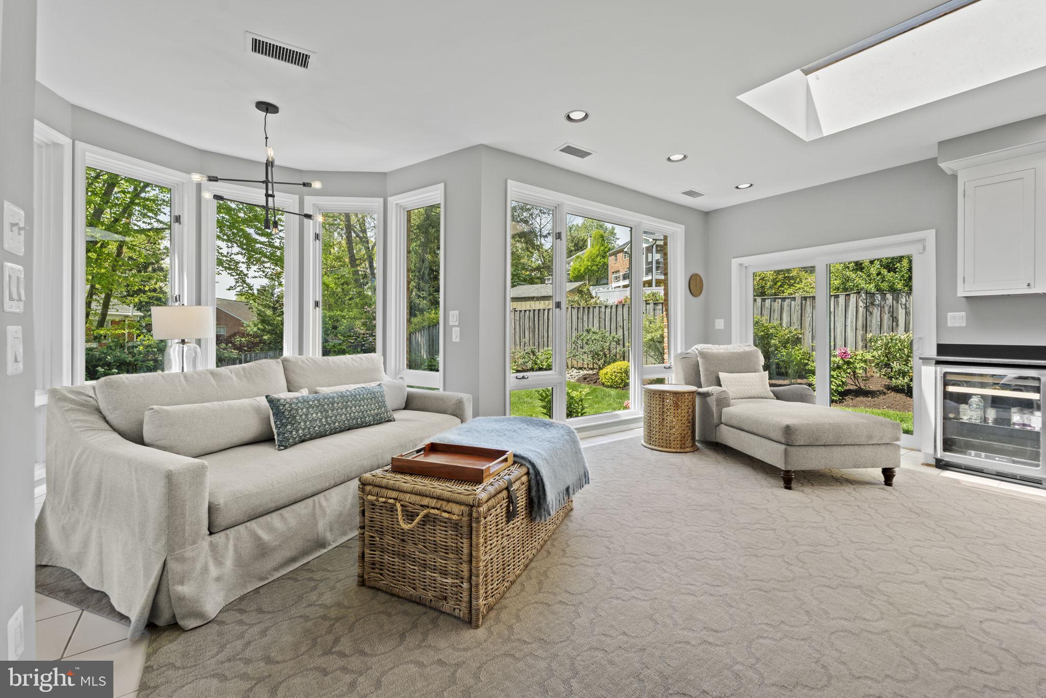 MARY KNOLLS - Residential