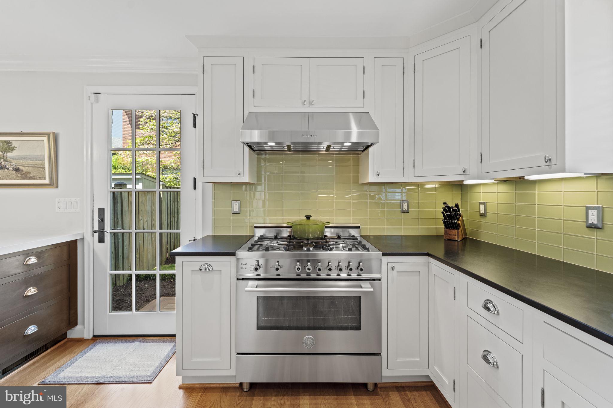 MARY KNOLLS - Residential