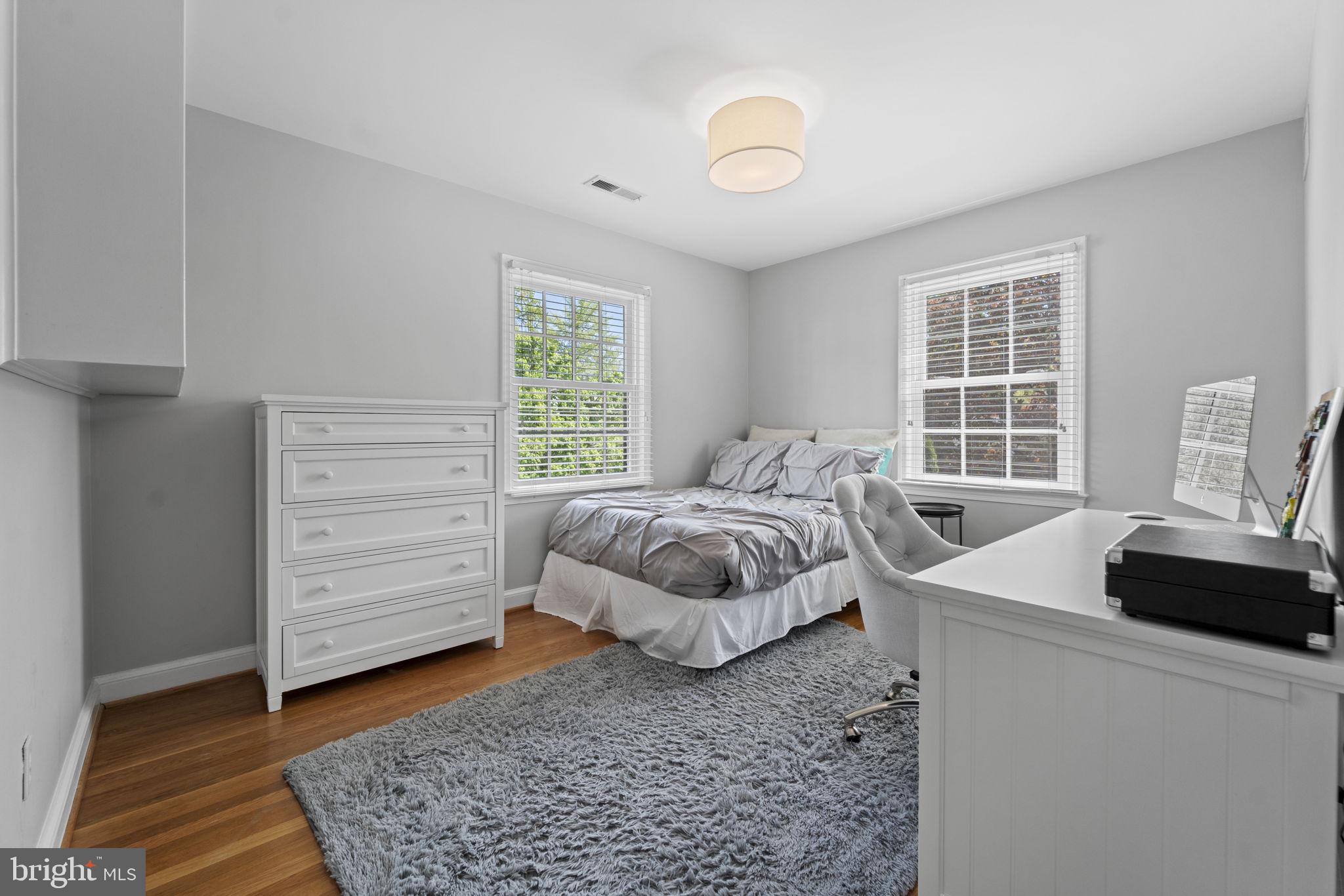 MARY KNOLLS - Residential