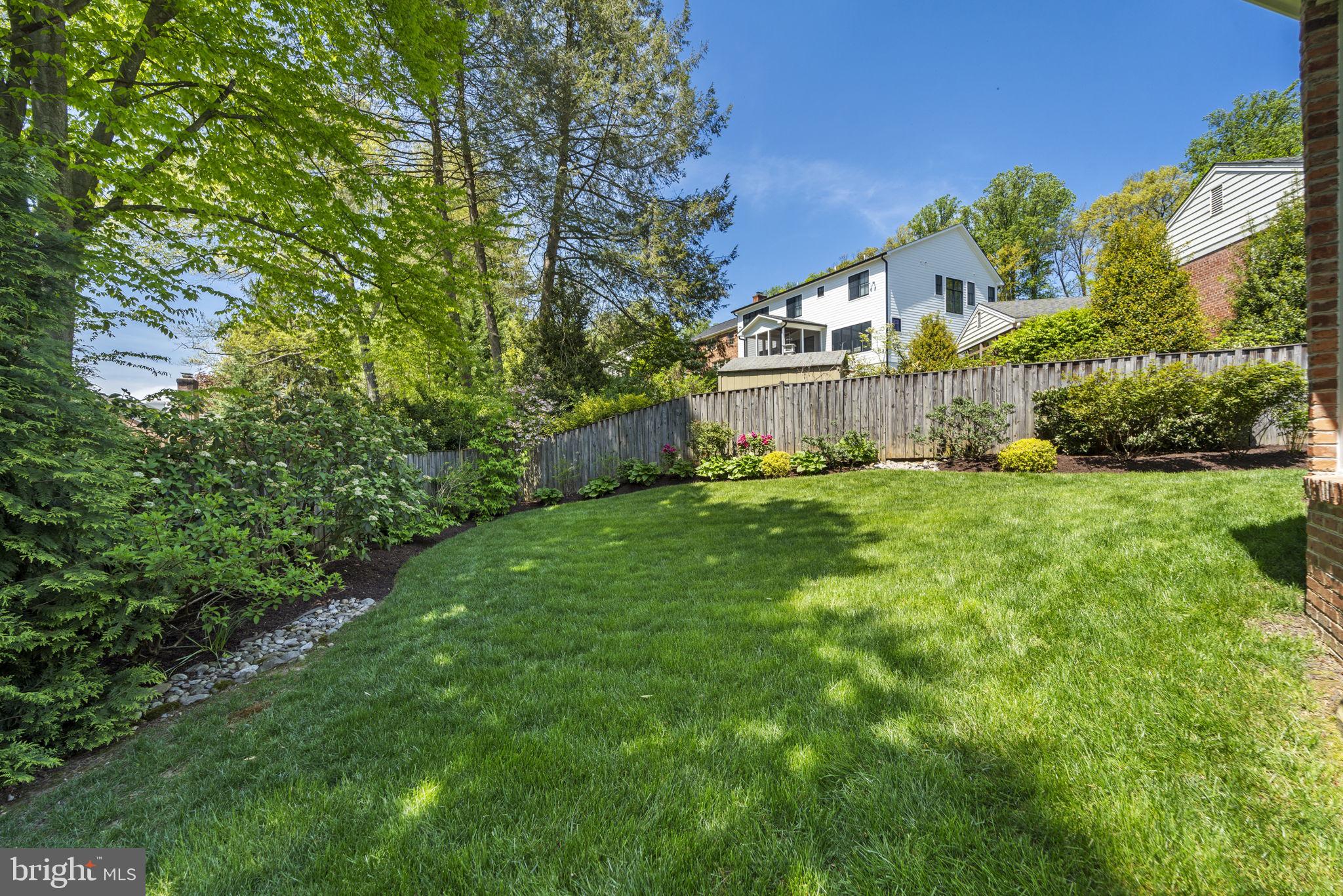 MARY KNOLLS - Residential