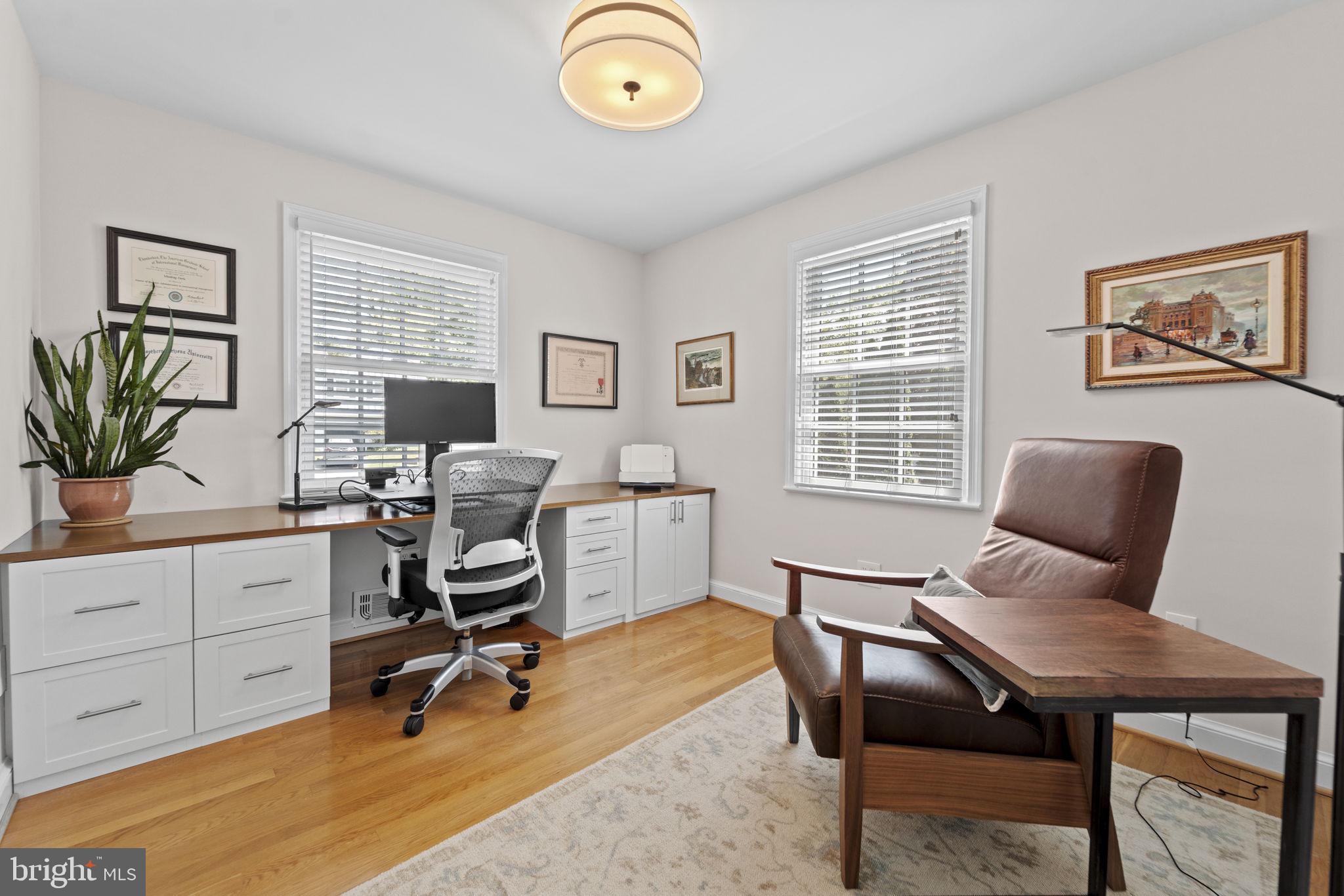 MARY KNOLLS - Residential