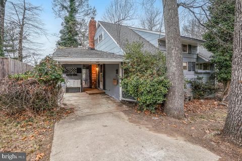 Photo of 3 Bowie Court, ROCKVILLE, MD 20852 (MLS # MDMC2212828)