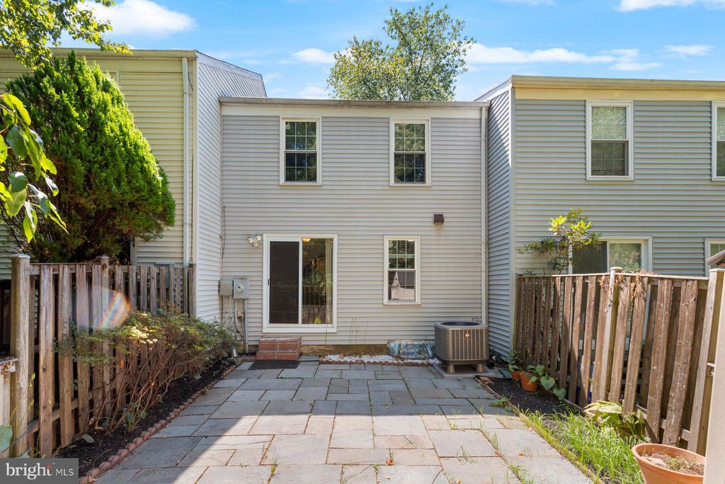 Photo of 10603 Tuppence Court, ROCKVILLE, MD 20850 (MLS # MDMC2204632)