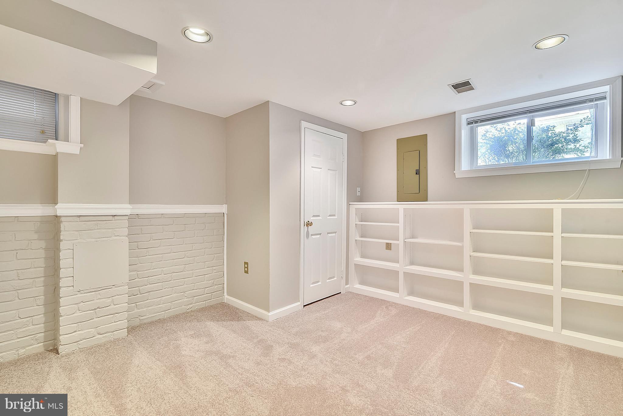 HOLLIN HALL VILLAGE - Residential Lease