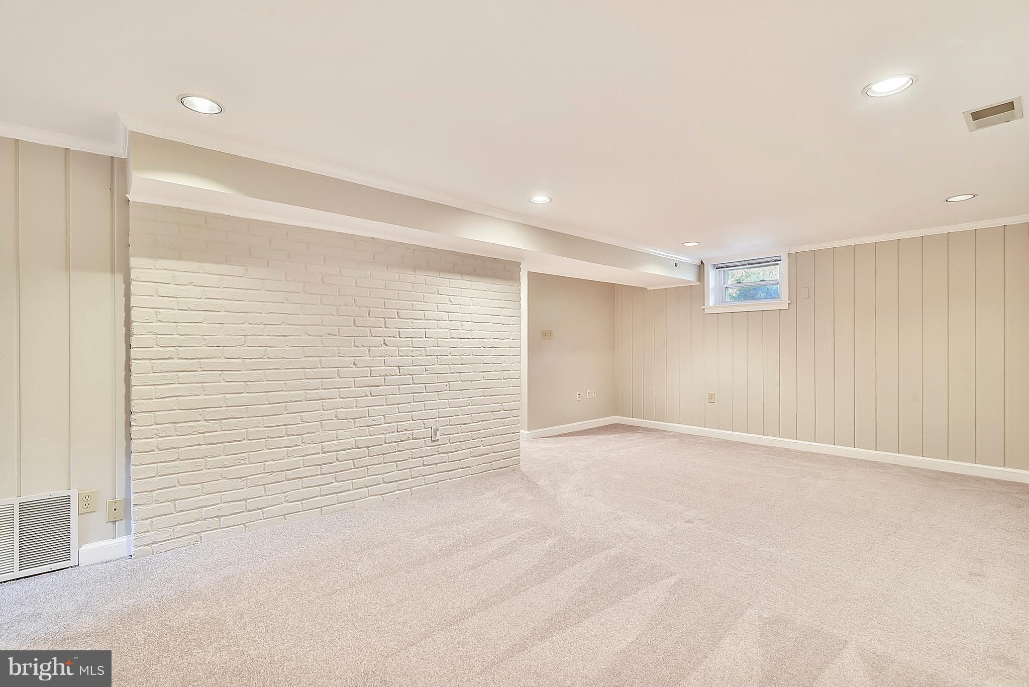 HOLLIN HALL VILLAGE - Residential Lease