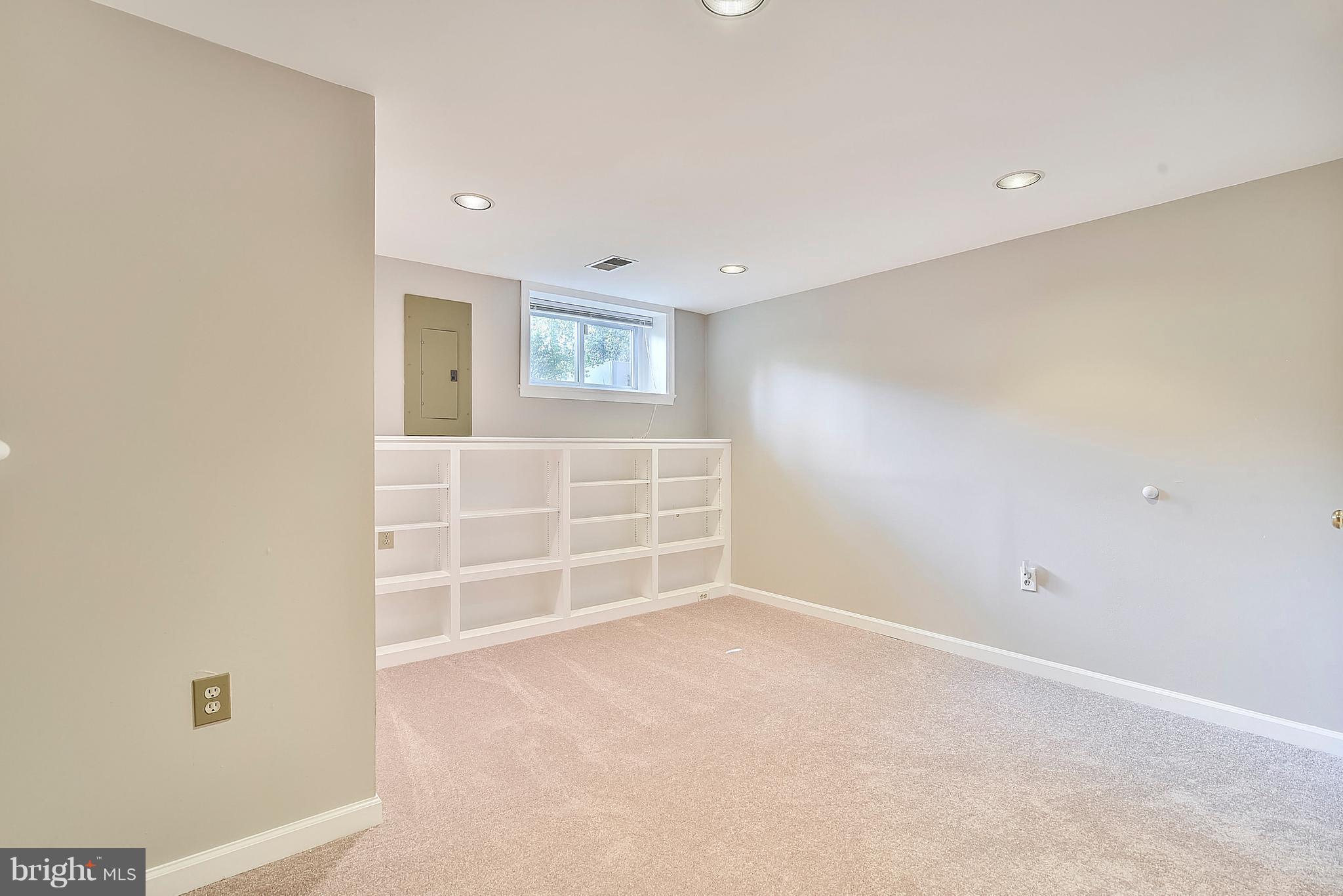 HOLLIN HALL VILLAGE - Residential Lease