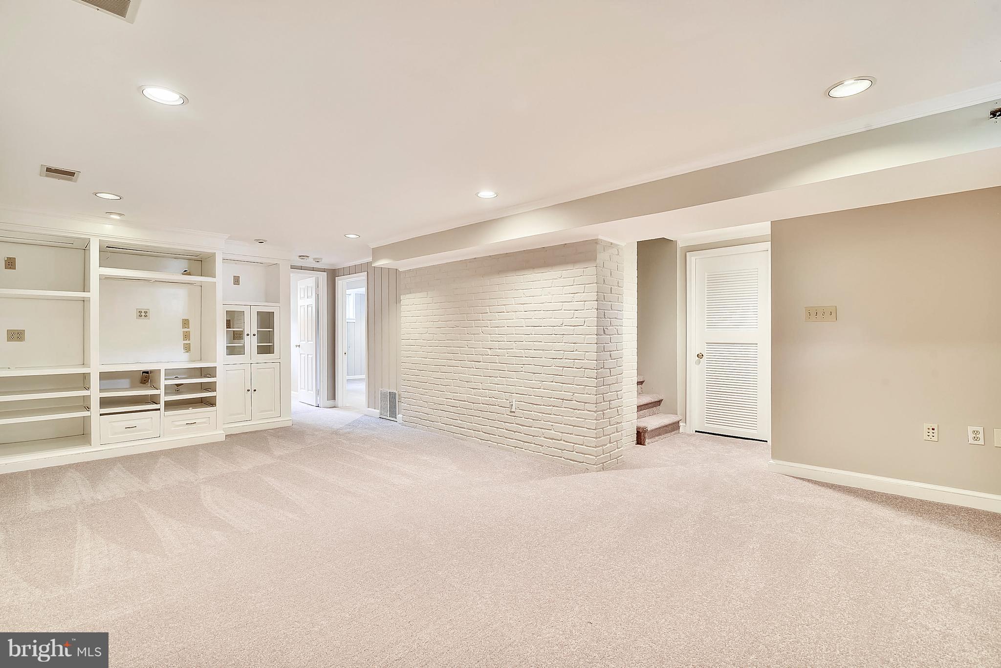 HOLLIN HALL VILLAGE - Residential Lease