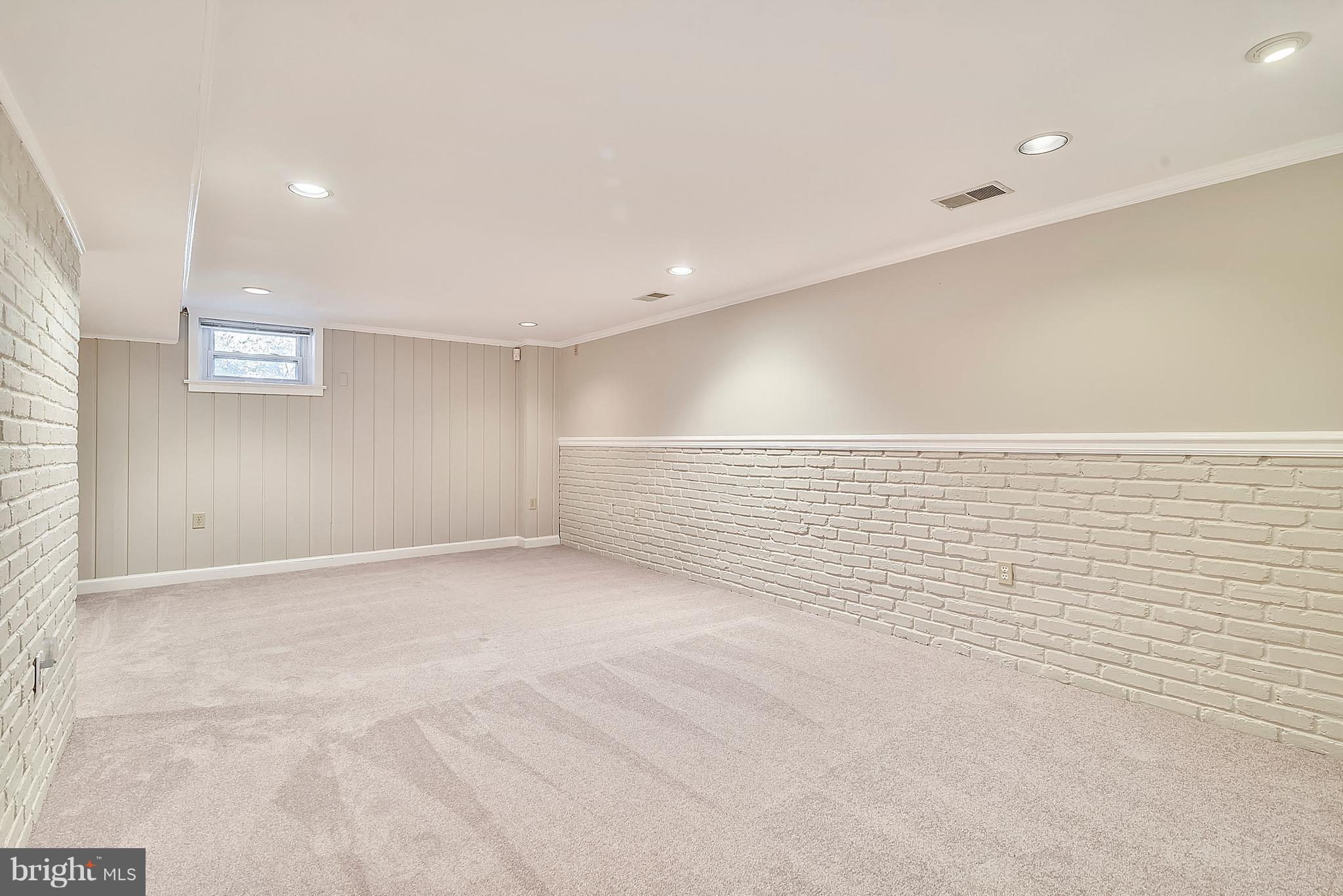 HOLLIN HALL VILLAGE - Residential Lease