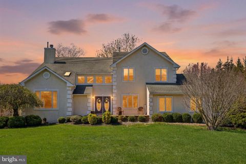 16 DOGWOOD DRIVE BURLINGTON NJ 08016